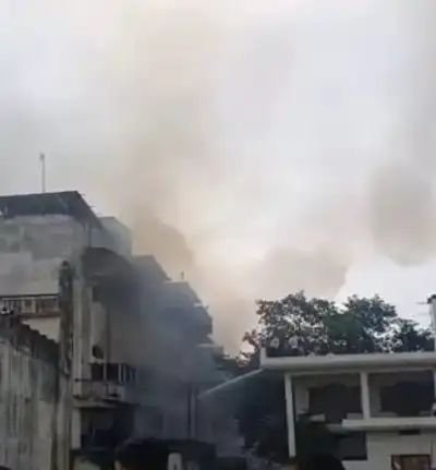 रवि फैन के गोदाम में भीषण आगरवि फैन के गोदाम में भीषण आग, चार घंटे की मशक्कत के बाद पाया काबू