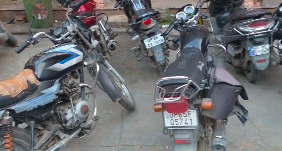 काशी विश्वनाथ धाम में अवैध ओला-रैपिडो पर कार्रवाई, 14 बाइक सीज