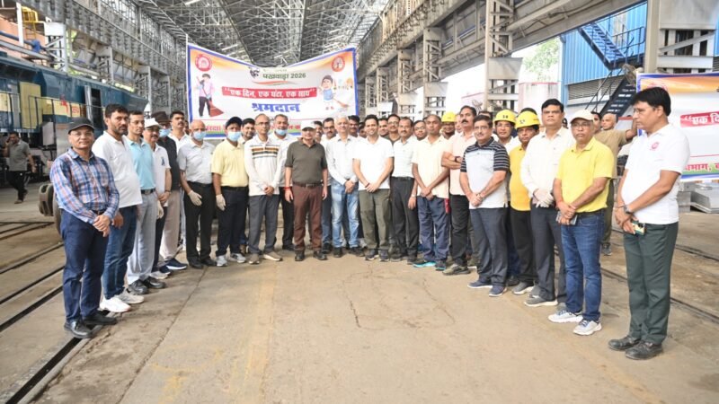 बरेका में एकजुट होकर चला सघन स्वच्छता अभियान