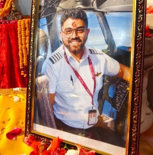 कैप्टन स्मित मच्छार के स्वास्थ्य लाभ के लिए काशी विश्वनाथ धाम में अनुष्ठान