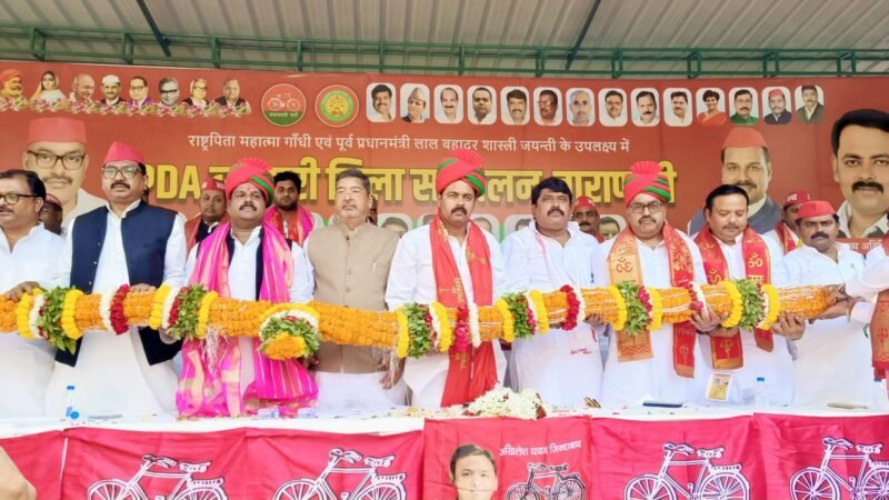 व्यापारी समाज इस बार सपा और अखिलेश यादव के साथ : वीरेंद्र सिंह