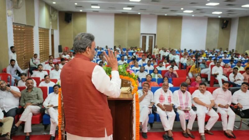 सोशल मीडिया पर विपक्ष के दुष्प्रचार का तथ्यों से दें जवाब : विनोद तावड़े