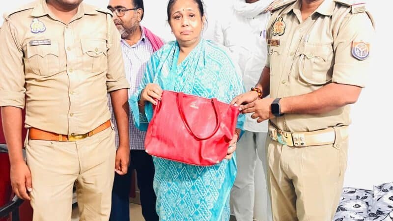 गांधी और शास्त्री जयंती पर सिंधौरा थाने में पुलिसकर्मियों ने ली स्वच्छता की शपथ