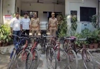 ट्रॉमा सेंटर पार्किंग से सात चोरी की साइकिलों के साथ शातिर चोर गिरफ्तार