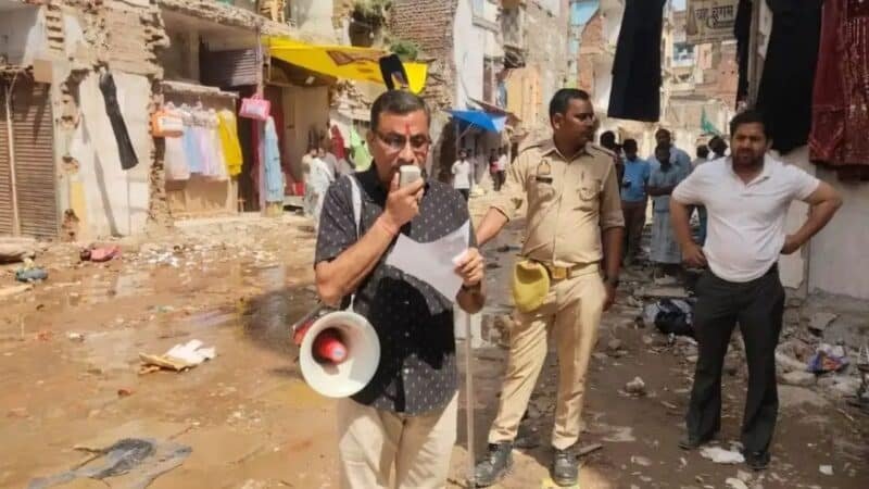 दालमंडी में कल फिर गरजेगा बुलडोजर, 12 और भवनों पर चलेगा हथौड़ा