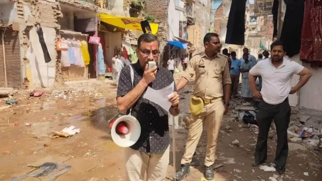 दालमंडी में कल फिर गरजेगा बुलडोजर, 12 और भवनों पर चलेगा हथौड़ा
