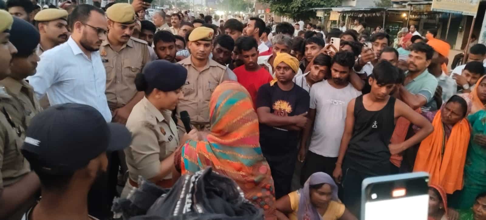 चोलापुर : मछली कारोबारी को रौंदकर बेकाबू हाईवा मकान में घुसा