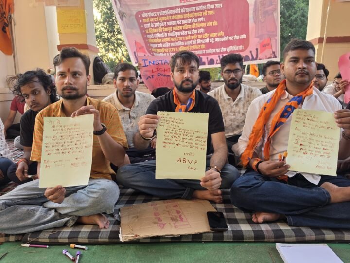 खून से लिखा पत्र, फिर भी नहीं पसीजा बीएचयू प्रशासन