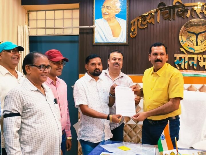 लंबित मांगों को लेकर कर्मचारियों का सांकेतिक विरोध, काला फीता बांधकर जताया आक्रोश