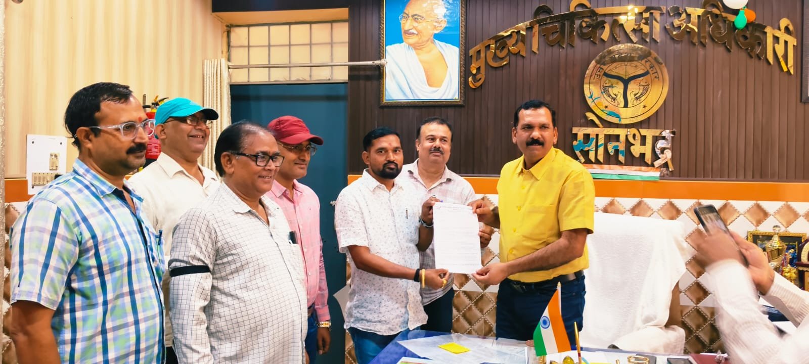 लंबित मांगों को लेकर कर्मचारियों का सांकेतिक विरोध, काला फीता बांधकर जताया आक्रोश