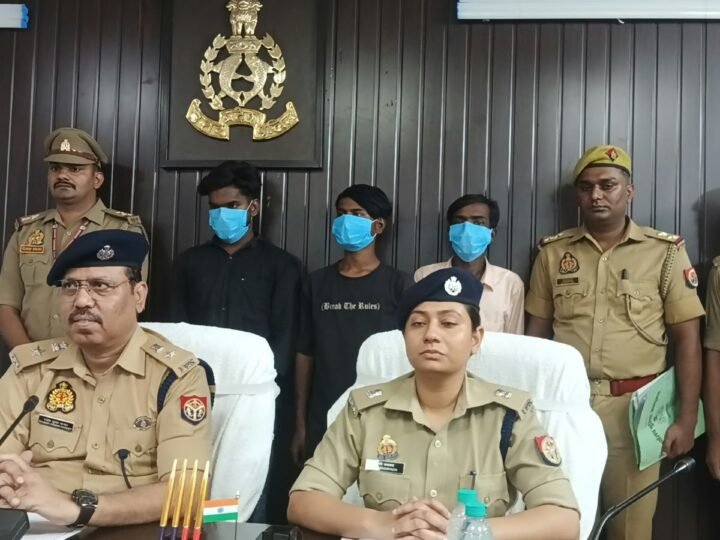 लूट के तीन आरोपियों को पुलिस ने दबोचा, दो मोबाइल और ऑटो बरामद