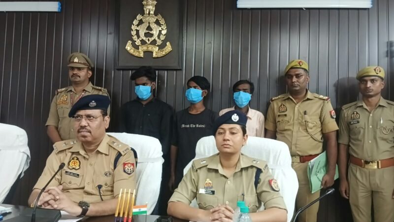 लूट के तीन आरोपियों को पुलिस ने दबोचा, दो मोबाइल और ऑटो बरामद