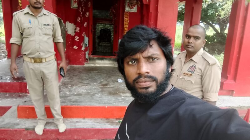 मंदिर का ताला तोड़कर सोने-चांदी के आभूषण चोरी