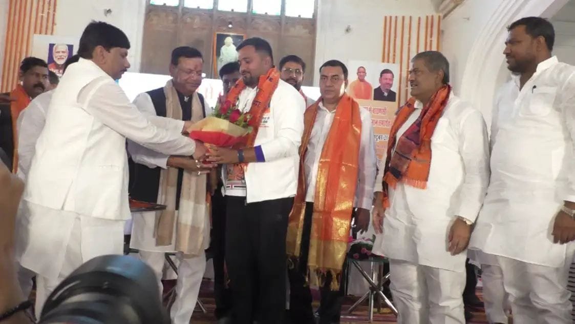 ढोल-नगाड़ों की थाप पर काशी में हुआ 500 बाइक सेवा यात्रियों का स्वागत