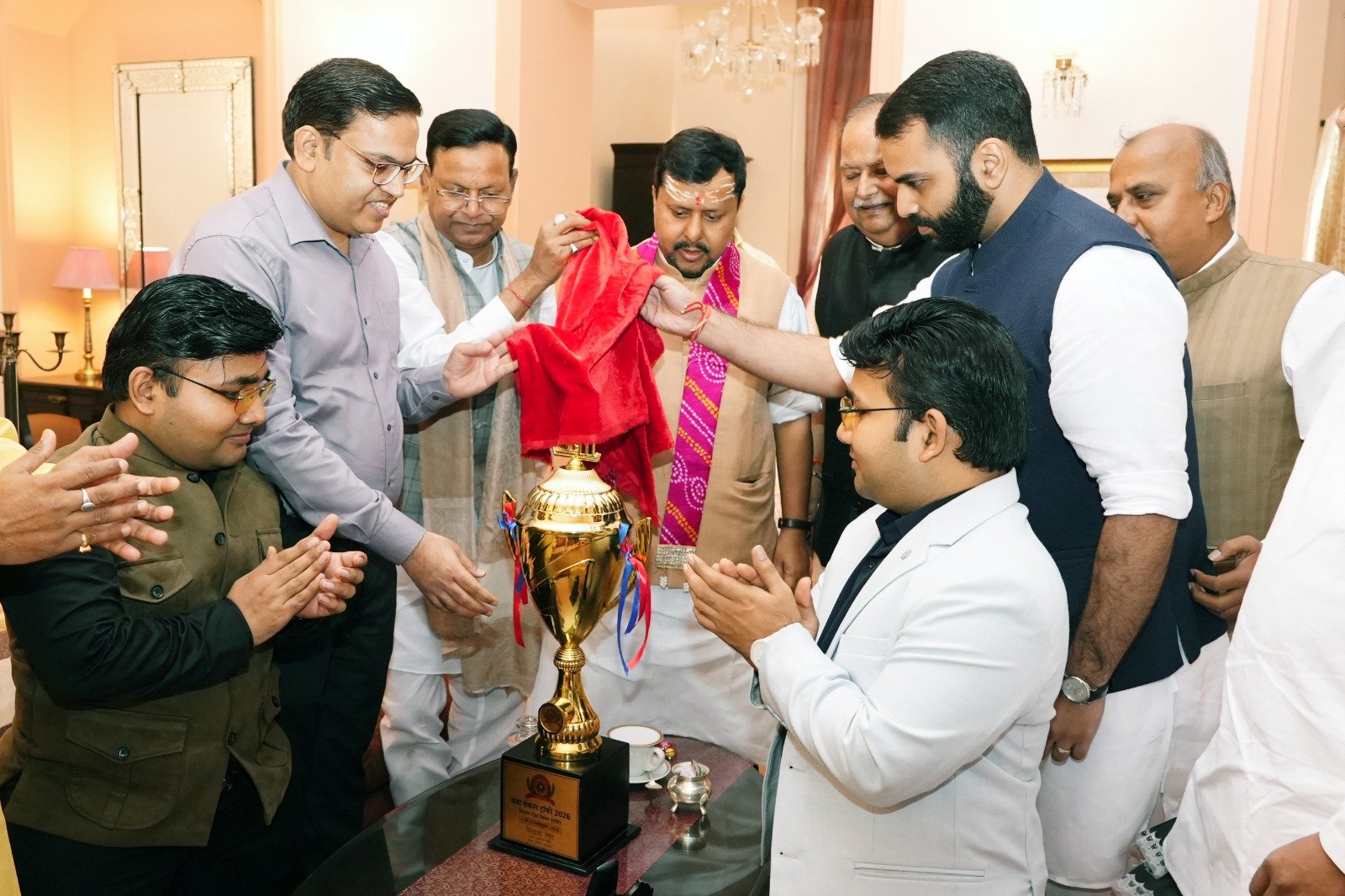 वाराणसी में राष्ट्रीय दिव्यांग क्रिकेट प्रतियोगिता की सेवा संकल्प ट्रॉफी का अनावरण