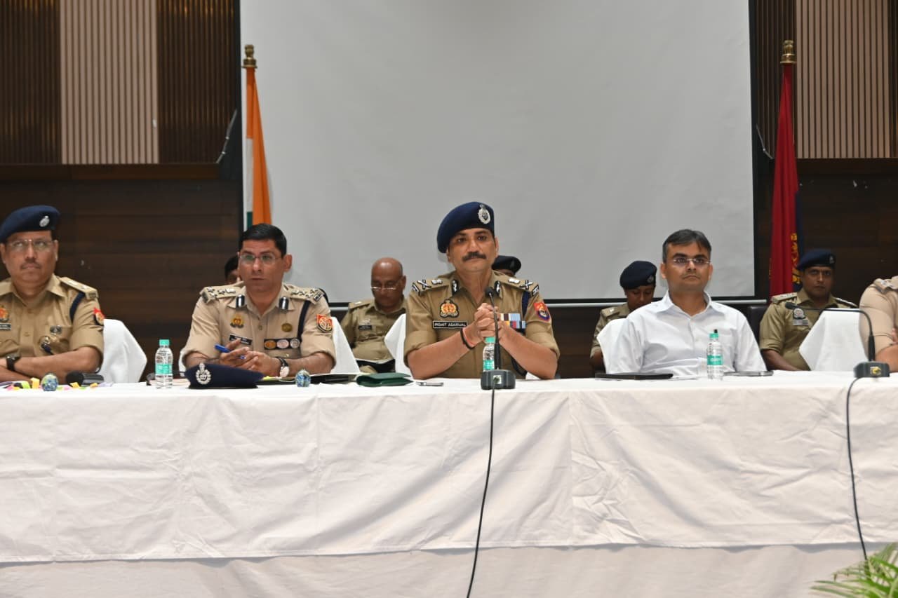 दुर्गा पूजा और दशहरा पर निर्बाध बिजली आपूर्ति सुनिश्चित करें अधिकारी: जिलाधिकारी