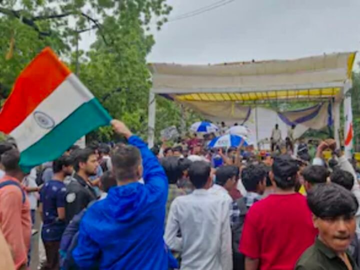 दिल्ली : कनॉट प्लेस में पथराव, 700 से अधिक प्रदर्शनकारियों को हिरासत में लेने का दावा