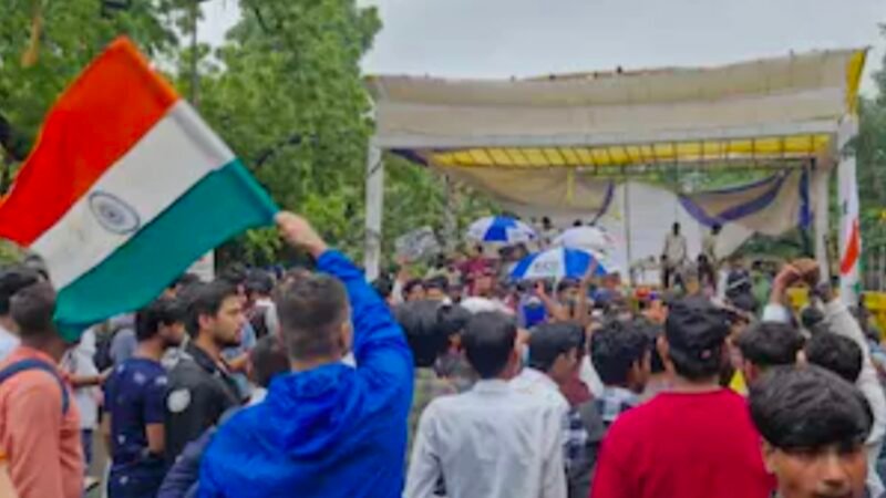 दिल्ली : कनॉट प्लेस में पथराव, 700 से अधिक प्रदर्शनकारियों को हिरासत में लेने का दावा