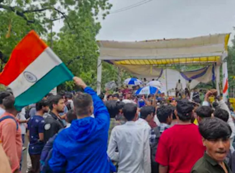 दिल्ली : कनॉट प्लेस में पथराव, 700 से अधिक प्रदर्शनकारियों को हिरासत में लेने का दावा