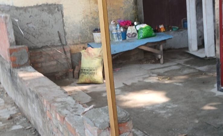 नवरात्र में काली मंदिर के पास गंदगी का अंबार, श्रद्धालुओं की आस्था प्रभावित