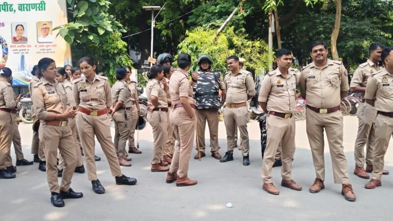 दिल्ली प्रदर्शन के समर्थन में काशी विद्यापीठ में छात्रों का विरोध, परिसर में भारी पुलिस बल तैनात