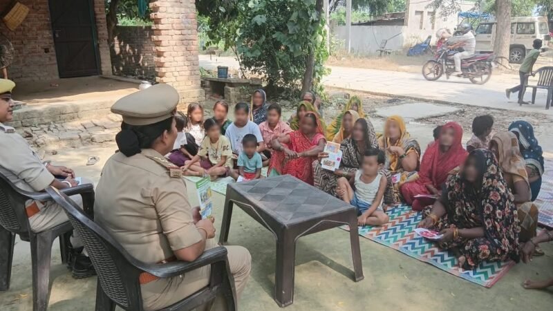 जन चौपाल लगाकर महिलाओं और बालिकाओं को किया जागरूक