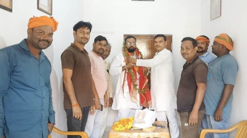 जिलाध्यक्ष बनने के बाद पहली बार गांव पहुंचे सुरेंद्र प्रताप