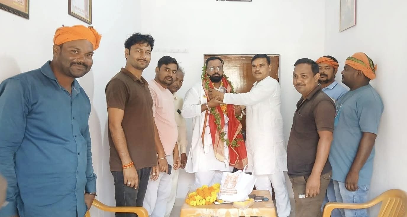 जिलाध्यक्ष बनने के बाद पहली बार गांव पहुंचे सुरेंद्र प्रताप
