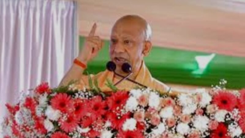 सीएम योगी की सौगात: ग्राम प्रहरियों का मानदेय बढ़कर हुआ 3500 रुपये, परिवार को पांच लाख तक कैशलेस इलाज