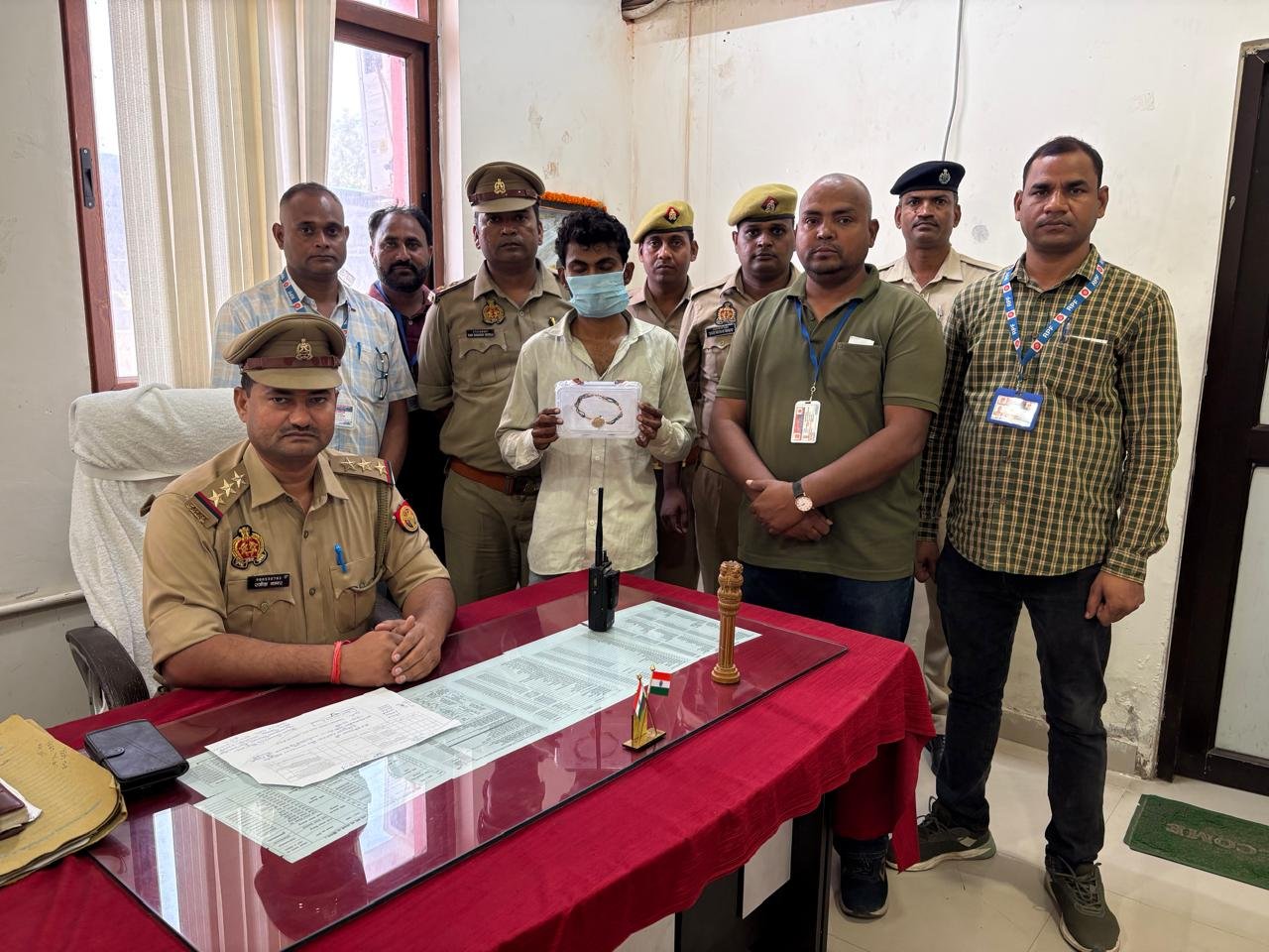 जीआरपी : कैंट स्टेशन पर शातिर स्नैचर गिरफ्तार