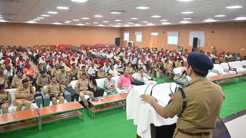 ग्राम प्रहरियों का मानदेय बढ़कर हुआ 3500 रुपये, 14 ग्राम प्रहरी सम्मानित