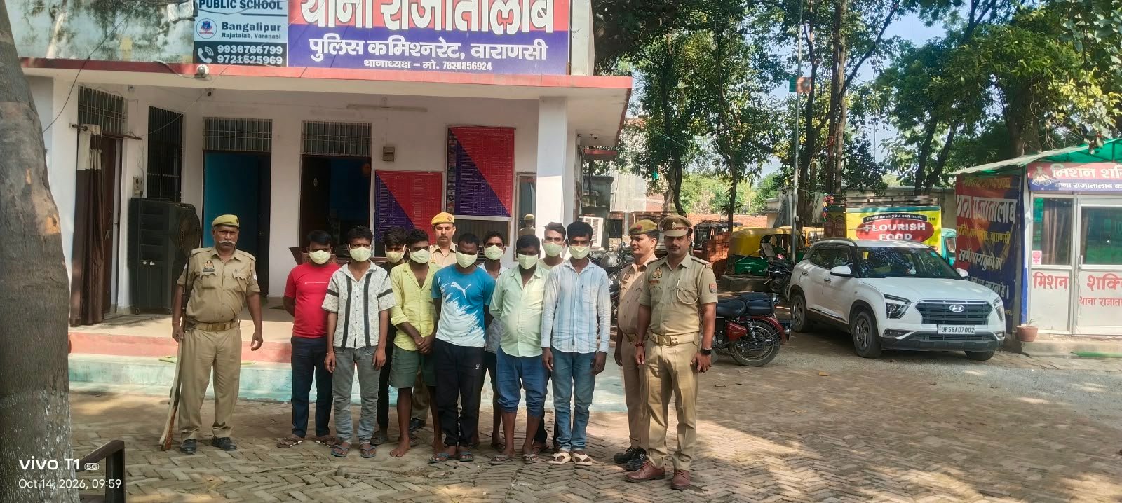 राजातालाब में जुआ खेलते नौ गिरफ्तार