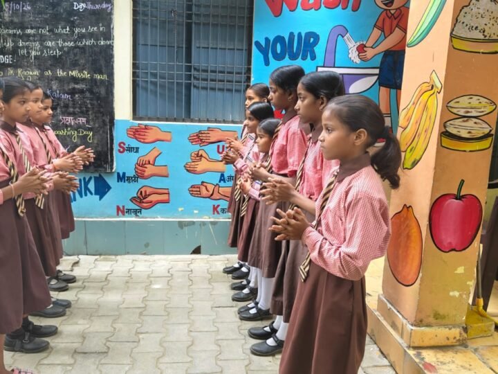 प्राथमिक विद्यालय मंडुवाडीह में विश्व हाथ धुलाई दिवस पर बच्चों को किया गया जागरूक