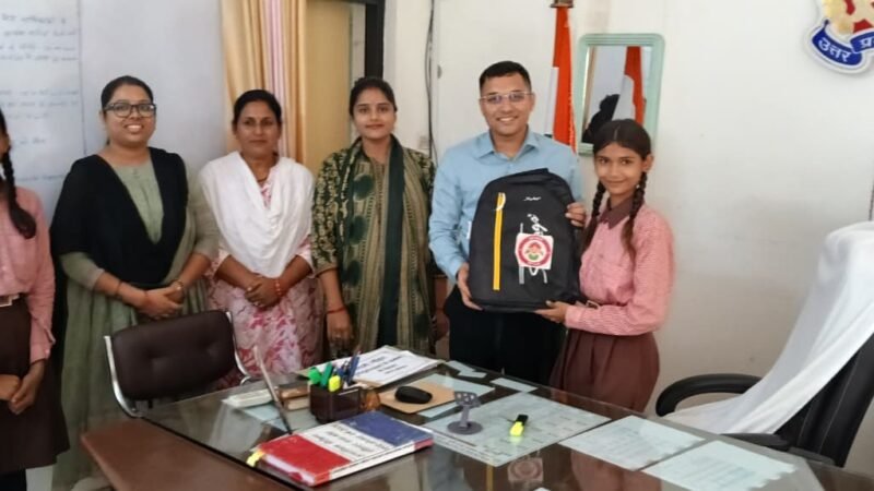 सोनभद्र में ‘लेडी सिंघम’ बनीं कक्षा 7 की छात्रा पूजा, संभाली एएसपी की कुर्सी, फरियादियों की सुनीं समस्याएं