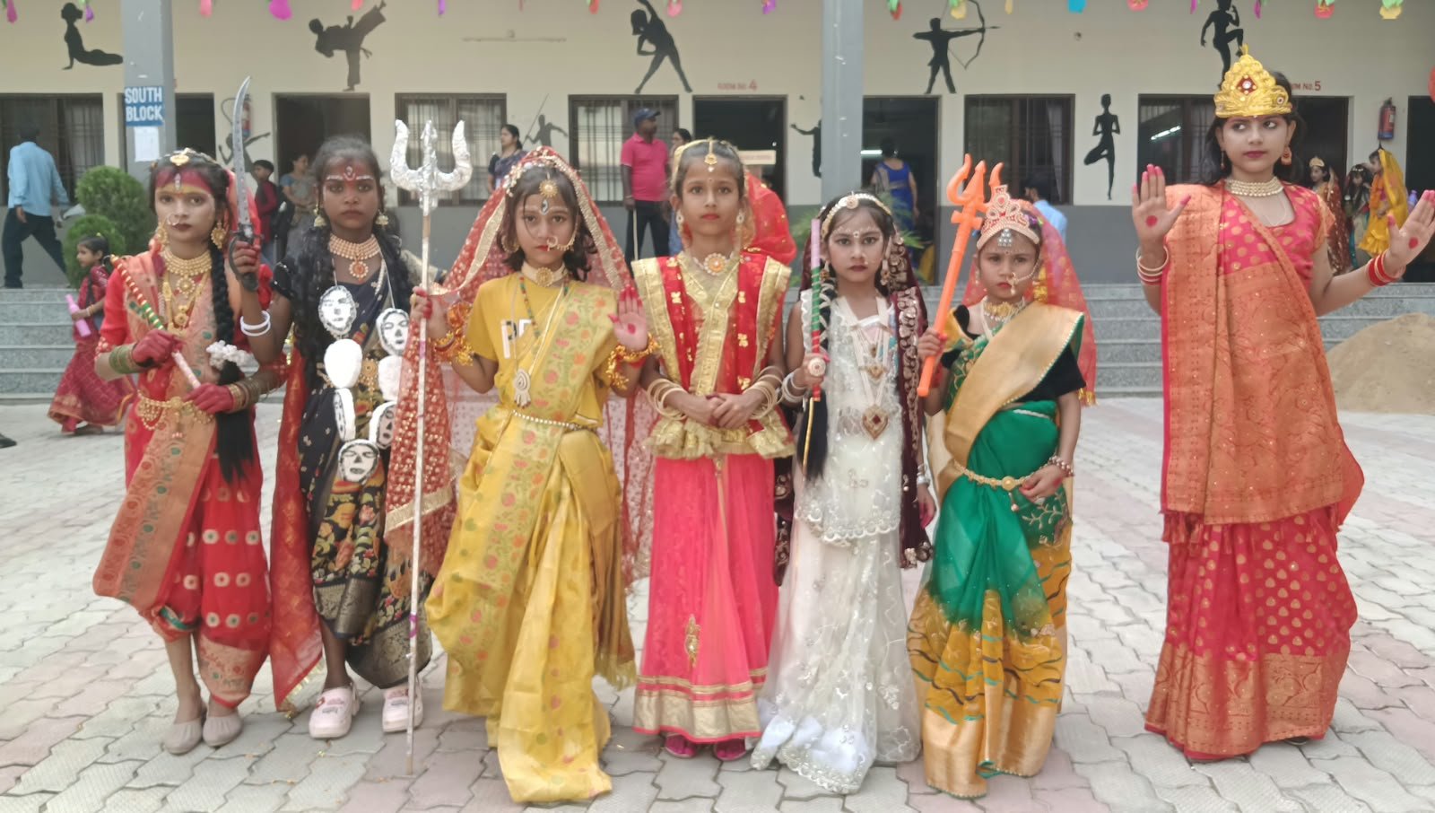 आरएस शिवमूर्ति पब्लिक स्कूल में रामलीला से लेकर डांडिया तक की धूम, बच्चों ने दिया बुराई पर अच्छाई की जीत का संदेश