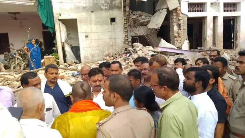 पैगंबरपुर पटाखा विस्फोट स्थल पर पहुंचे मंत्री रविंद्र जायसवाल