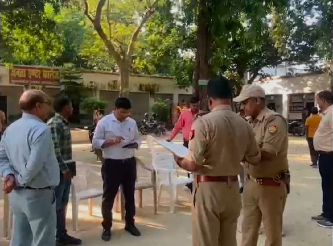 प्रयागराज : हंडिया के स्कूल में नौ छात्राएं अचानक हुईं बेहोश, मचा हड़कंप