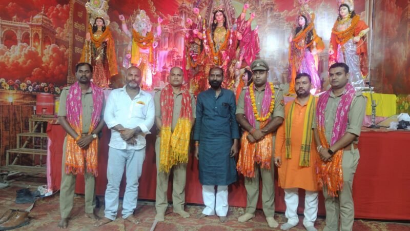 नवयुवक संघ समिति ने पुलिस प्रशासन को किया सम्मानित