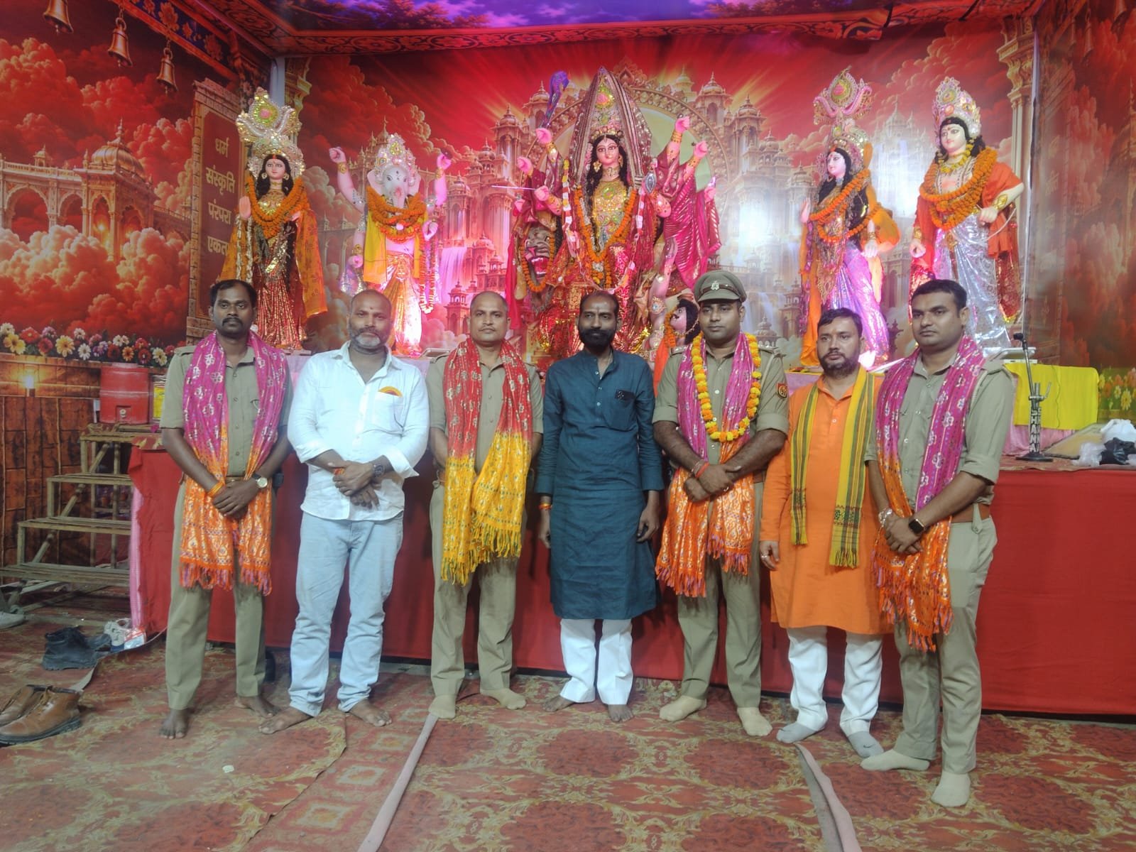 नवयुवक संघ समिति ने पुलिस प्रशासन को किया सम्मानित