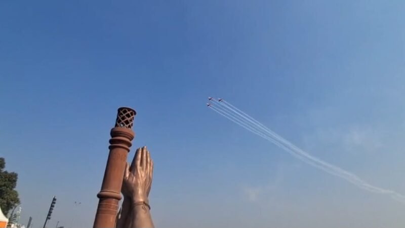 काशी के आसमान में गूंजा वायुसेना का शौर्य, तेजस की कलाबाजियों ने मोहा मन