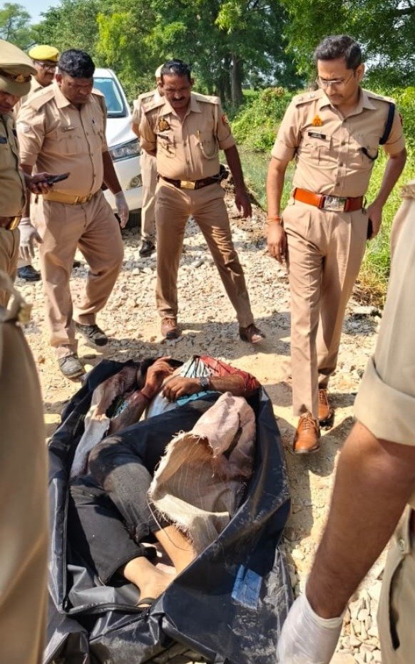 चंदौली : बोरे में बंद मिले दो युवकों के शव, एसपी पहुंचे मौके पर
