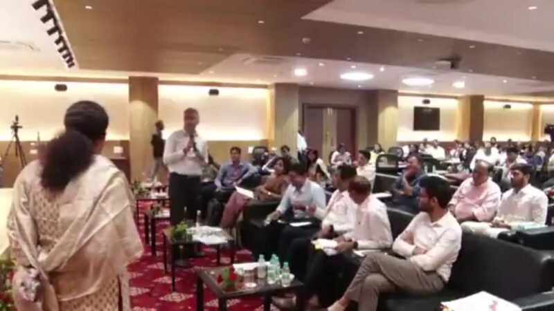 पांच रुपये का फिनाइल 33 हजार में, खरीद पर सवाल