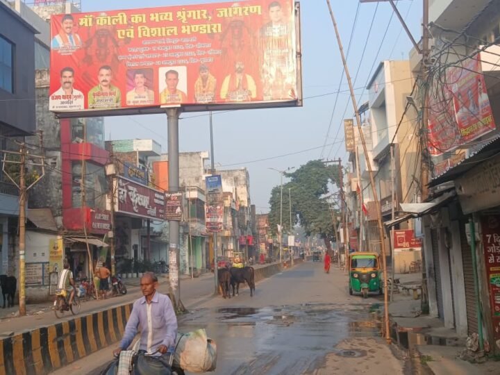 एक सप्ताह से टूटी जल निगम की पाइप से हो रहा हजारों लीटर पानी बर्बाद, जिम्मेदार मौन