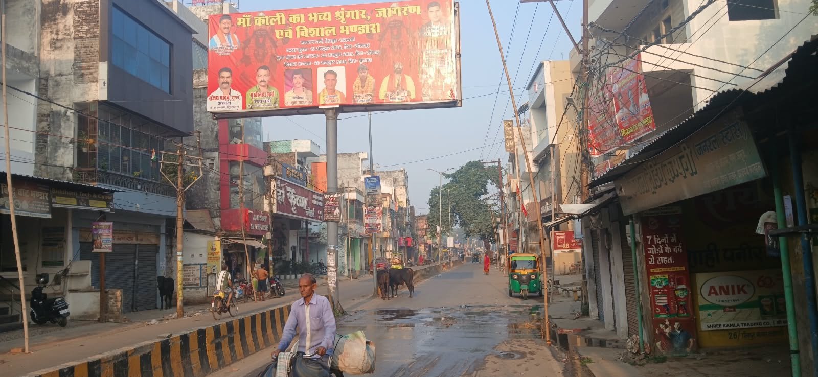 एक सप्ताह से टूटी जल निगम की पाइप से हो रहा हजारों लीटर पानी बर्बाद, जिम्मेदार मौन