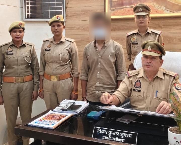 काशी विश्वनाथ मंदिर के समीप महिलाओं से अश्लील हरकत करने वाला युवक गिरफ्तार