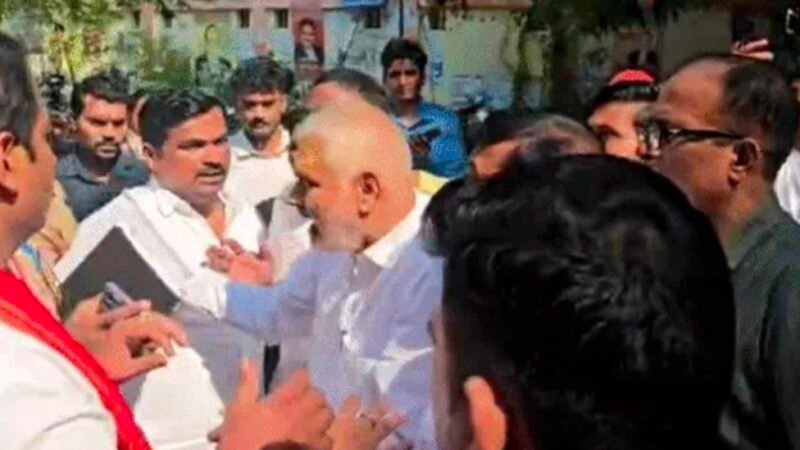 वाराणसी में स्नातक एमएलसी चुनाव के दौरान सपा प्रत्याशी और भाजपा कार्यकर्ताओं में झड़प, दोबारा मतदान की मांग