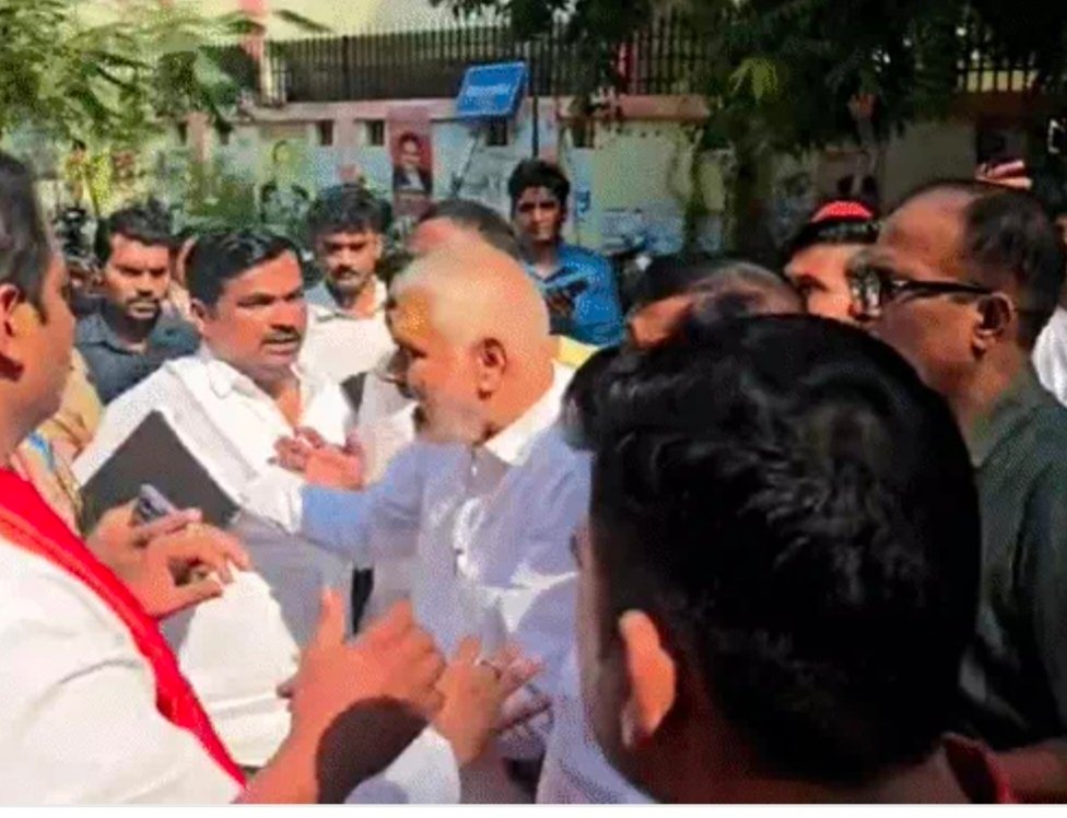 वाराणसी में स्नातक एमएलसी चुनाव के दौरान सपा प्रत्याशी और भाजपा कार्यकर्ताओं में झड़प, दोबारा मतदान की मांग