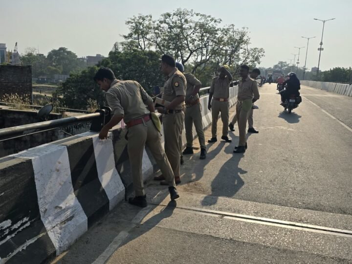 रोडवेज ओवरब्रिज की दीवार से टकराकर नीचे गिरा बाइक सवार