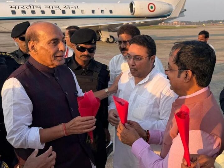 एयर शो में शामिल होने काशी पहुंचे रक्षामंत्री राजनाथ सिंह