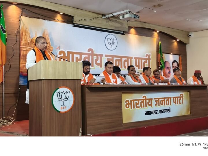काशी में पीएम मोदी के स्वागत में गुलाब की पंखुड़ियां बरसाएगी जेन-जी, आठ स्थानों पर होगा भव्य अभिनंदन